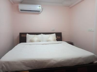 Bedroom Image of Mid-Town Stay in Malviya Nagar, Bhopal