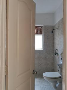 Common Bathroom Image of 1070 Sq.ft 2.5 BHK Apartment / Flat for sale in Paras Tierea, Sector 137 Noida for Rs. 9000000