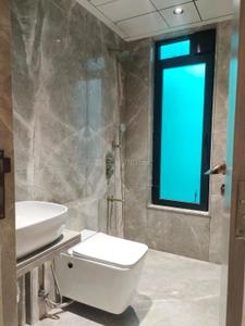 Bathroom Image of 1550 Sq.ft 3 BHK Apartment / Flat for sale in Juhu Mumbai for Rs. 90000000