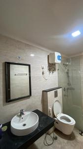 Bathroom Image of 2100 Sq.ft 3.5 BHK Apartment / Flat for rent in Gomti Nagar Lucknow for Rs. 50000