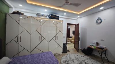 Bedroom Image of 2200 Sq.ft 2 BHK Builder Floor for rent in Sector 122 Noida for Rs. 40000