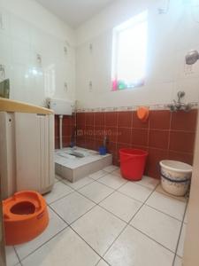 Bathroom Image of 968 Sq.ft 2 BHK Apartment / Flat for rent in Solitaire Residency, Rahatani Pune for Rs. 30000