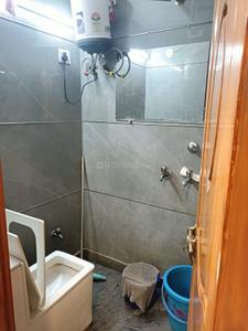 Bathroom Image of 650 Sq.ft 1 BHK Builder Floor for rent in Subhash Nagar New Delhi for Rs. 20000