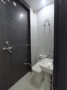 Bathroom Image of 550 Sq.ft 1 BHK Builder Floor for rent in Dwarka Mor New Delhi for Rs. 14500