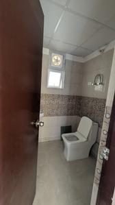 Bathroom Image of 900 Sq.ft 2 BHK Apartment / Flat for rent in Marina Suites , Mahurali Ghaziabad for Rs. 18000