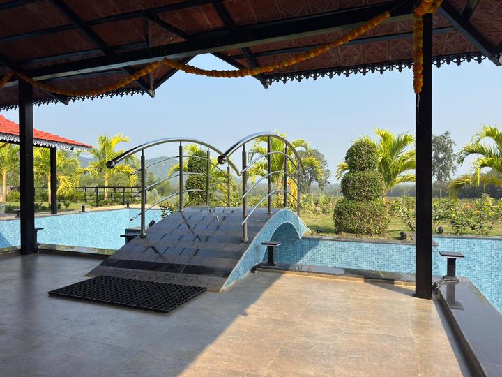 Charan RED Sandel Garden Main Image 1