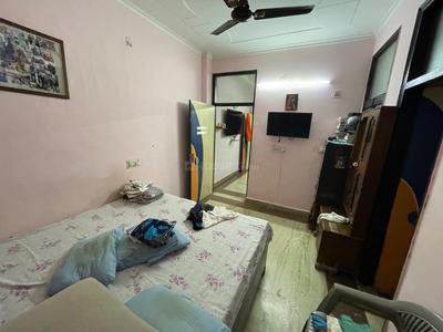 Bedroom Image of 535 Sq.ft 1 BHK Builder Floor for sale in Krishna Nagar New Delhi for Rs. 4500000