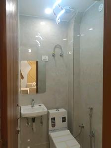 Common Bathroom One Image of 600 Sq.ft 2 BHK Builder Floor for rent in Dwarka Mor New Delhi for Rs. 22000