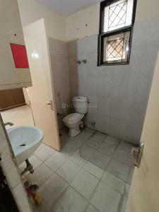 Bathroom Image of 900 Sq.ft 2 BHK Apartment / Flat for rent in Ganpati World, Budhera Agra for Rs. 12000
