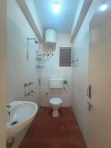 Bathroom Image of 600 Sq.ft 1 BHK Apartment / Flat for rent in Indira Nagar Bengaluru for Rs. 30000