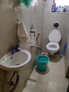 Common Bathroom Image of 650 Sq.ft 1.5 BHK Apartment / Flat for sale in Ghatkopar East Mumbai for Rs. 13500000