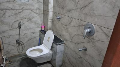 Bathroom Image of 600 Sq.ft 1 BHK Apartment / Flat for rent in Veena Nagar Indore for Rs. 18000
