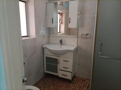 DLF Trinity Towers Bathroom Two 3