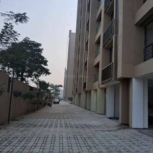 Image of 1262 Sq.ft 3 BHK Apartment / Flat for rent in Pacifica North Enclave Block A To K, Vaishno Devi Circle, Ahmedabad for Rs. 22000