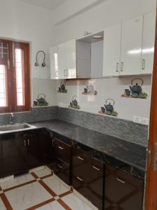 Kitchen Image of 850 Sq.ft 2 BHK Builder Floor for rent in Sector 63 A Noida for Rs. 23000