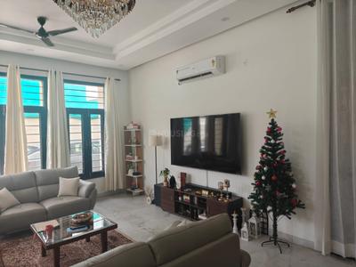 Hall Image of 4000 Sq.ft 4 BHK Independent House for rent in Sector 44 Noida for Rs. 150000