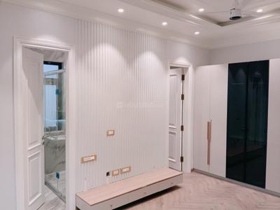Bedroom Image of 5500 Sq.ft 4 BHK Builder Floor for sale in Kalkaji New Delhi for Rs. 127500000