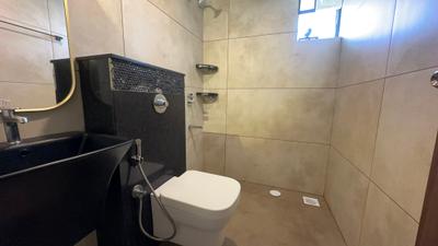Bathroom Image of 556 Sq.ft 1 BHK Apartment / Flat for rent in Eroor Kochi for Rs. 30000