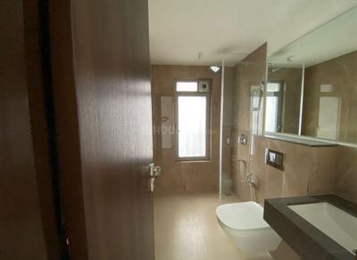 Bathroom Image of 800 Sq.ft 2 BHK Apartment / Flat for rent in Piramal Aranya, Byculla Mumbai for Rs. 140000