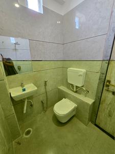 Bathroom Image of 300 Sq.ft 1 RK Apartment / Flat for rent in Bhawrasla Indore for Rs. 10000