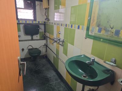 Queens View Bathroom Two 3