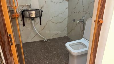 Bathroom Image of 1200 Sq.ft 1 RK Independent House for rent in Varanasi Bengaluru for Rs. 6000