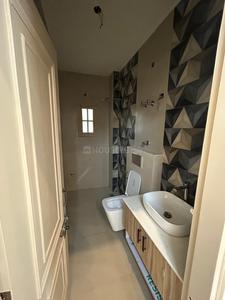 Bathroom Image of 950 Sq.ft 2 BHK Independent House for rent in Kaushambi Ghaziabad for Rs. 27000