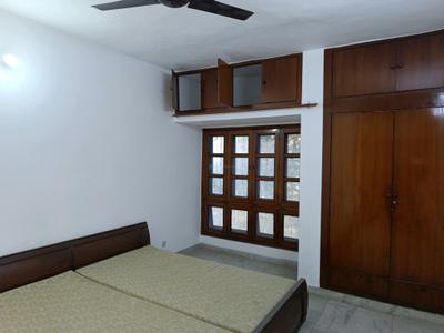 Bedroom Image of 1500 Sq.ft 3 BHK Apartment / Flat for rent in Sarita Vihar New Delhi for Rs. 51500