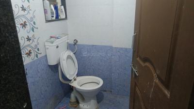 Bathroom Image of 520 Sq.ft 1 BHK Independent House for rent in Gokhalenagar Pune for Rs. 18000