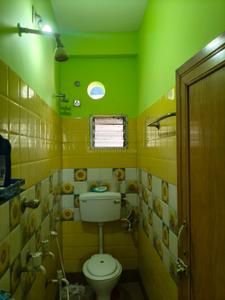Bathroom Image of 600 Sq.ft 2 BHK Independent House for rent in South Dum Dum Kolkata for Rs. 12000
