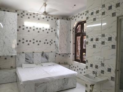 Bedroom Image of 601 Sq.ft 1 BHK Builder Floor for rent in Geeta Colony New Delhi for Rs. 10000