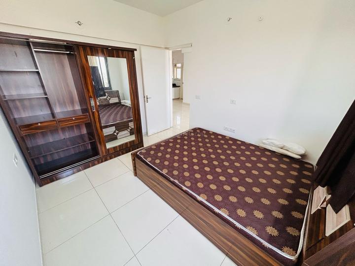 Gold TOWE Bedroom 1