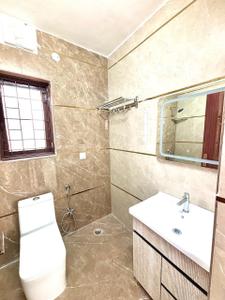 Bathroom Image of 1950 Sq.ft 3 BHK Apartment / Flat for sale in Sector 9 Gurgaon for Rs. 16500000