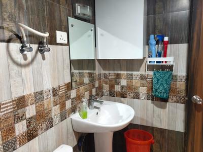 Bathroom Image of 895 Sq.ft 2 BHK Apartment / Flat for sale in Migsun Green Mansion, Surajpur Greater Noida for Rs. 6139000