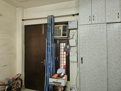 Bedroom Image of 1200 Sq.ft 3 BHK Builder Floor for sale in Ramesh Nagar New Delhi for Rs. 15000000