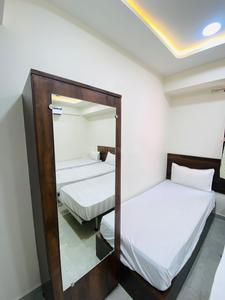 Bedroom Image of Yuvis boys pg in Satellite, Ahmedabad