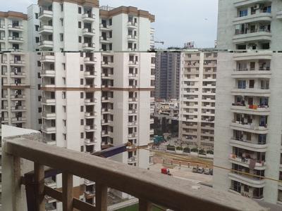 Balcony Image of 1950 Sq.ft 3 BHK Apartment / Flat for rent in Ramprastha Pearl Court, Vaishali Ghaziabad for Rs. 48000