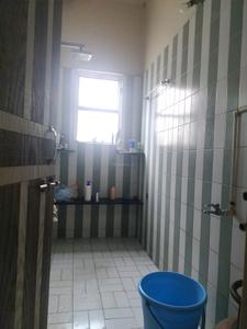 Common Bathroom One Image of 1500 Sq.ft 3 BHK Apartment / Flat for rent in Bibwewadi Pune for Rs. 40000