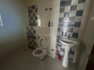 Image of 1300 Sq.ft 3 BHK Apartment / Flat for rent in Chinar Park, Kolkata for Rs. 25000