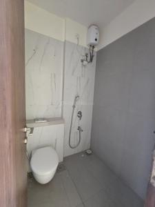 Bathroom Image of 900 Sq.ft 2 BHK Apartment / Flat for sale in The Atmosphere Phase 1, Mulund West Mumbai for Rs. 18000000