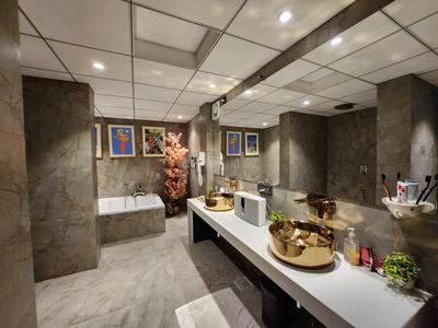 Bathroom Image of 4400 Sq.ft 5 BHK Apartment / Flat for sale in New Alkapuri Vadodara for Rs. 30000000