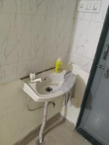 Bathroom Image of 1335 Sq.ft 3 BHK Apartment / Flat for rent in Pride Panorama, Gokhalenagar Pune for Rs. 65000