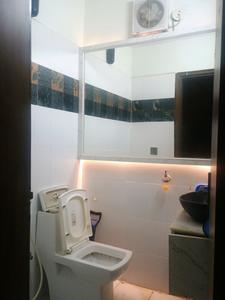 Common Bathroom Image of 3000 Sq.ft 4 BHK Villa for sale in Paramount Golfforeste Villas, Surajpur Greater Noida for Rs. 42500000