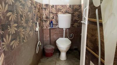 Bathroom Image of 500 Sq.ft 1 BHK Apartment / Flat for rent in Keshtopur Kolkata for Rs. 10500