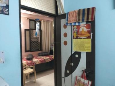 Bedroom Image of 1100 Sq.ft 4 BHK Builder Floor for sale in Mayur Vihar Phase 1 New Delhi for Rs. 6500000