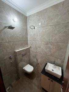 Bathroom Image of 3000 Sq.ft 3 BHK Independent House for sale in Sector 71 Mohali for Rs. 43500000