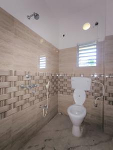 Bathroom Image of 1120 Sq.ft 3 BHK Apartment / Flat for sale in Kamalgazi Kolkata for Rs. 3578000