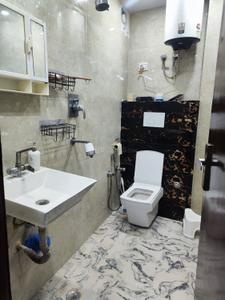 Bathroom Image of 585 Sq.ft 2 BHK Builder Floor for rent in Sant Nagar New Delhi for Rs. 45000
