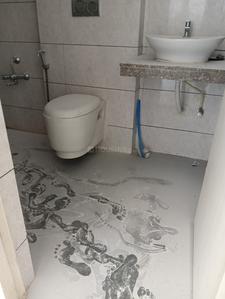 Bathroom Image of 1750 Sq.ft 3 BHK Apartment / Flat for sale in Renown, Shilaj Ahmedabad for Rs. 7400000