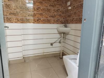 Bathroom Image of 800 Sq.ft 2 BHK Builder Floor for rent in Uttam Nagar New Delhi for Rs. 16500